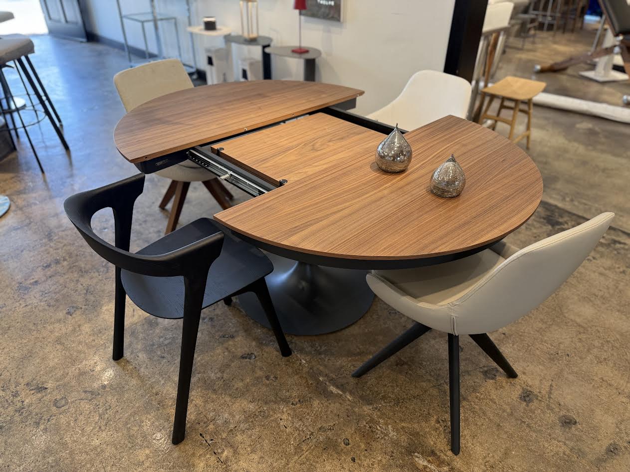 Eclipse Dining Table By Ozzio