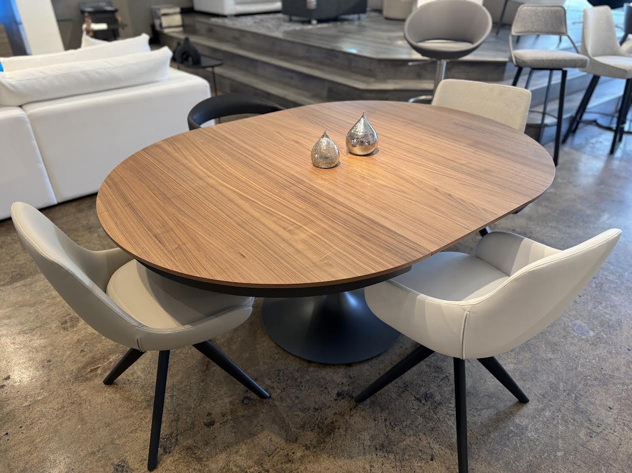 Eclipse Dining Table By Ozzio