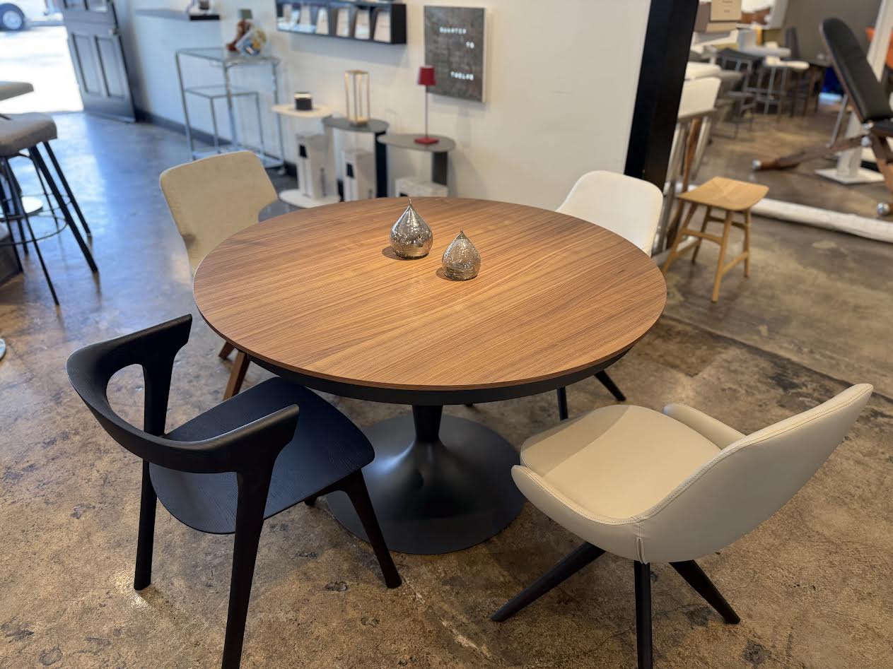 Eclipse Dining Table By Ozzio
