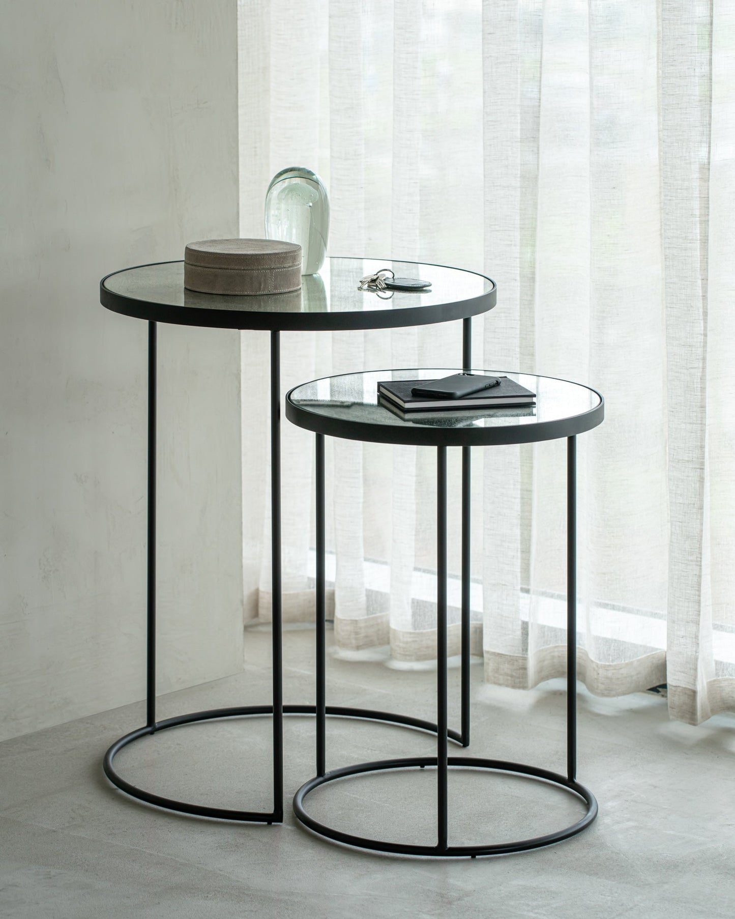 Nesting side table (Set of 2)
