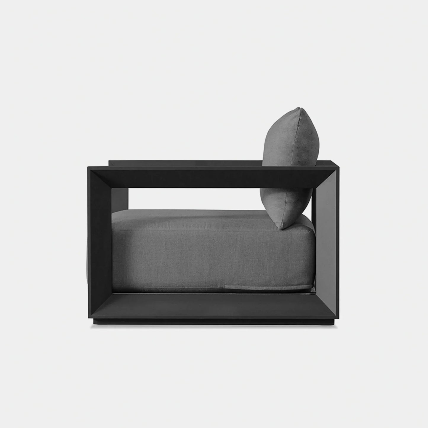 VAUCLUSE LOUNGE CHAIR