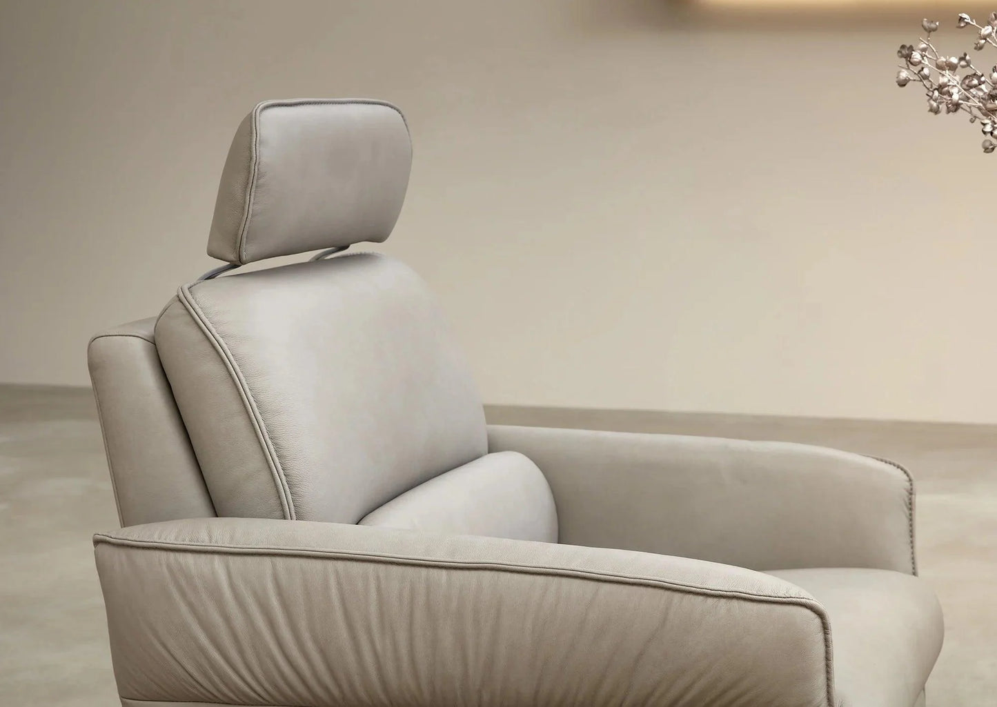 Aura Recliner With Hidden Headrest By Himolla