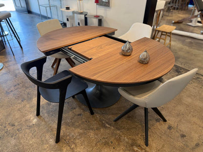 Eclipse Dining Table By Ozzio