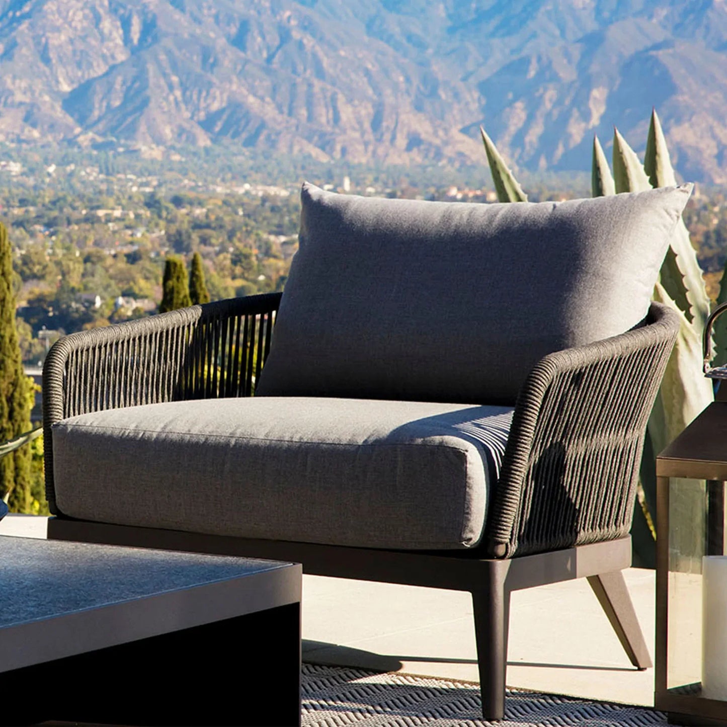 HAMILTON LOUNGE CHAIR