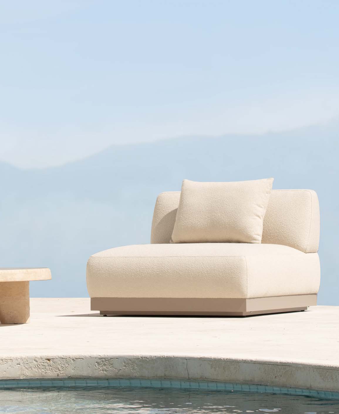 LUCCA ORGANIC COFFEE TABLE