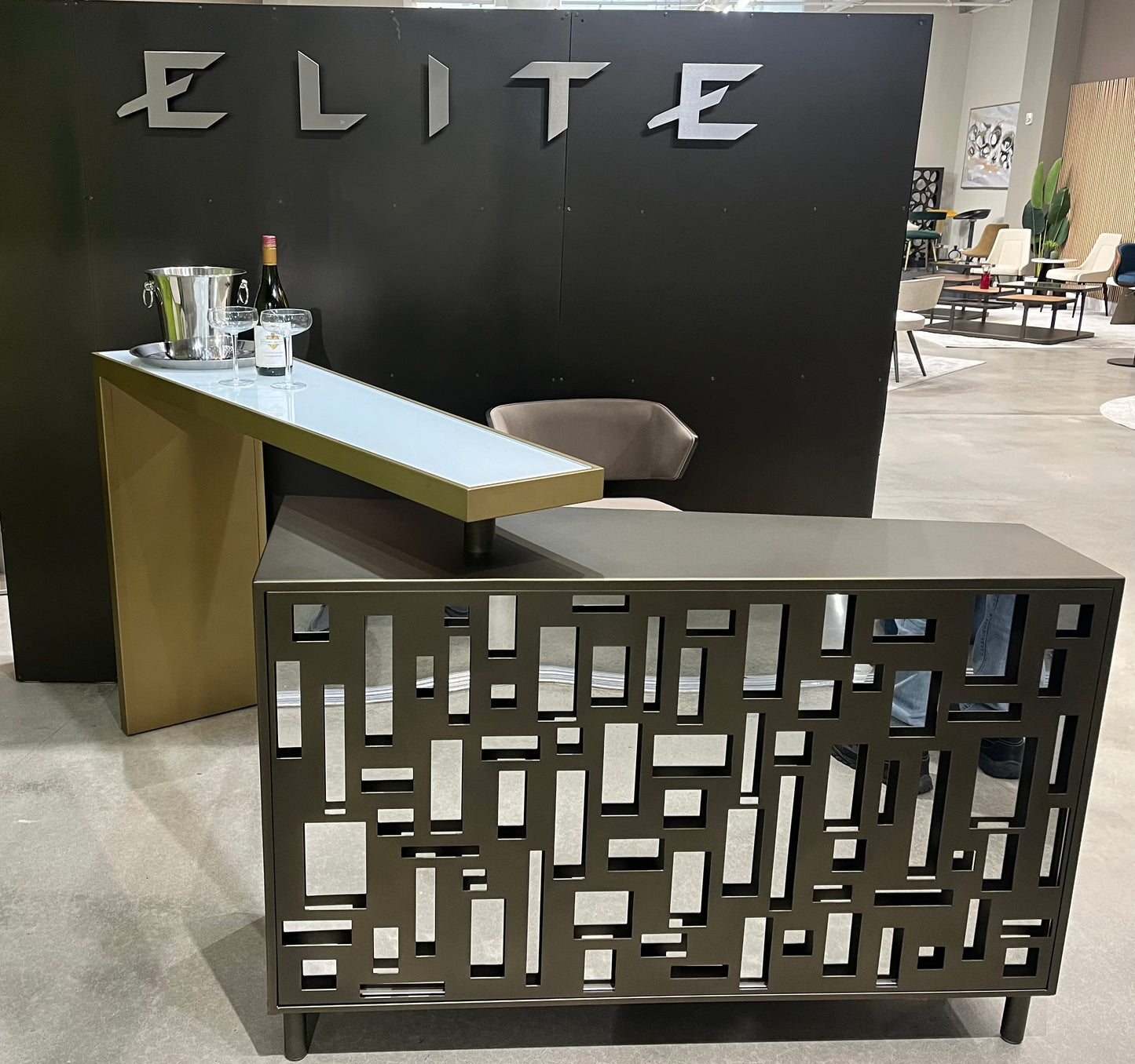 Skew Freestanding Bar