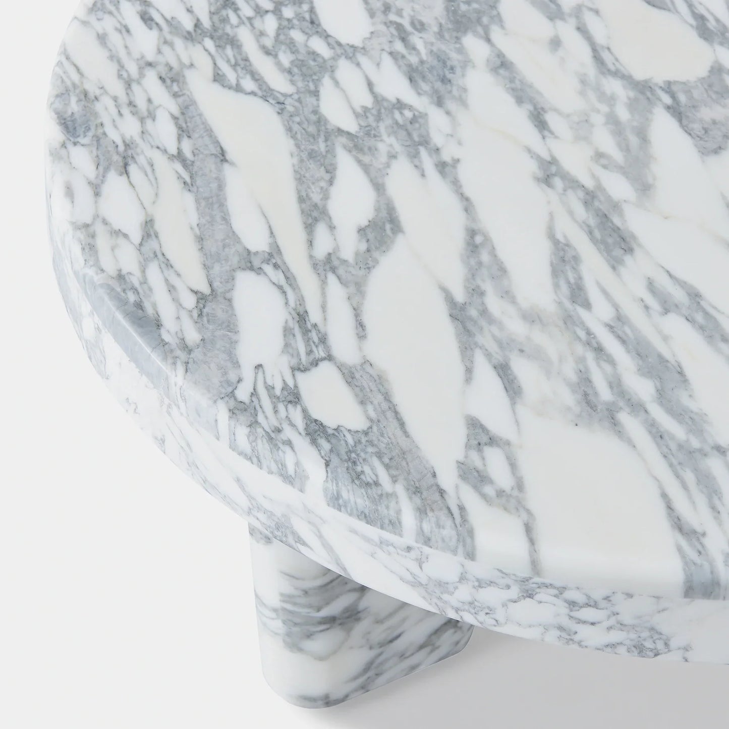 LUCCA ROUND COFFEE TABLE 33