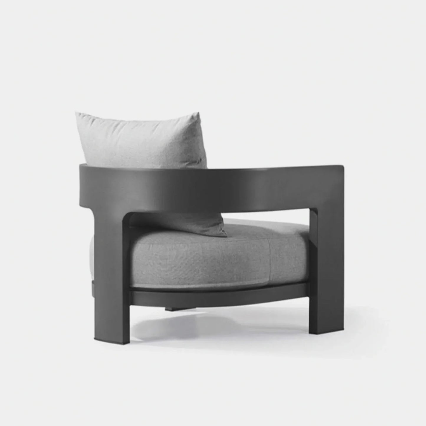 VICTORIA LOUNGE CHAIR