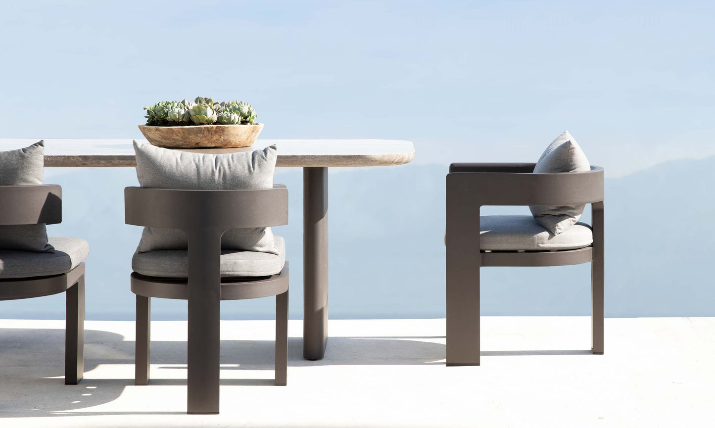 VICTORIA SLATTED ROUND DINING TABLE 48
