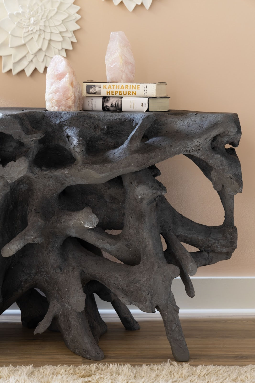 Tavolo da salotto con base a radice in pietra antracite Beau Cast