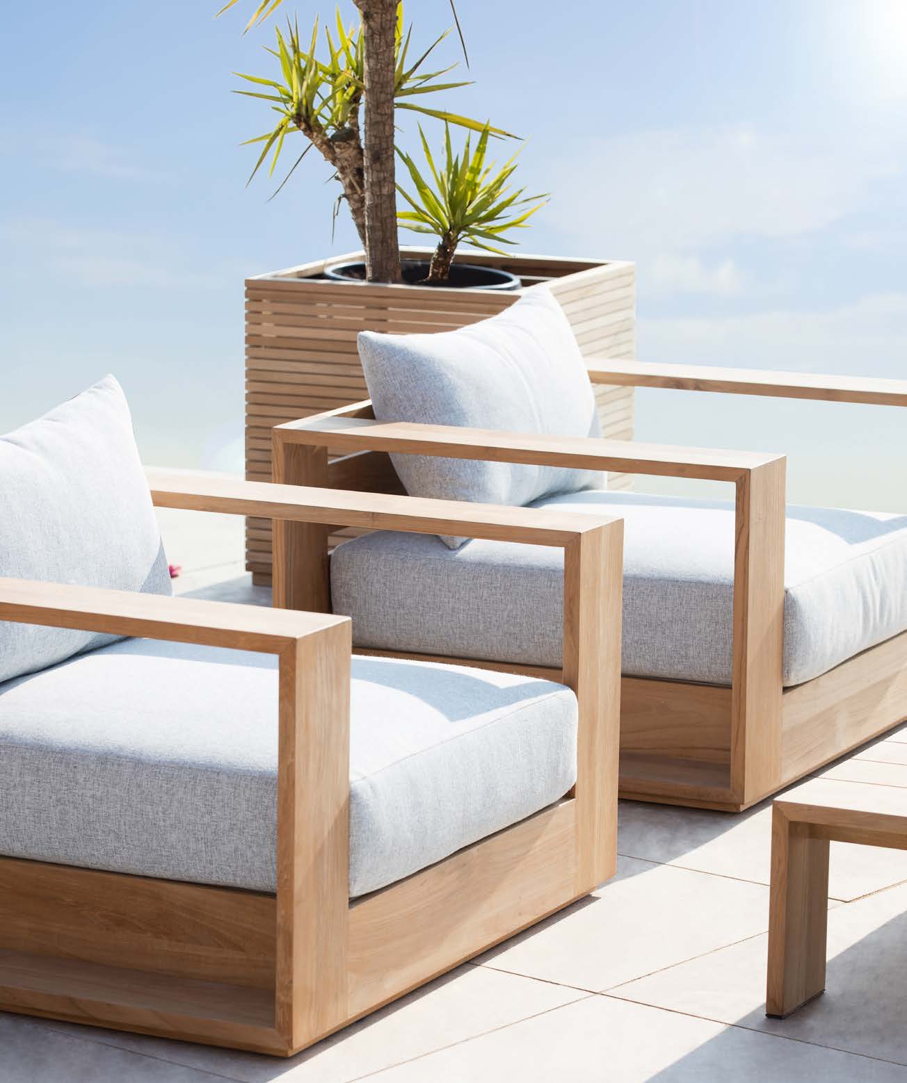 HAYMAN TEAK LOUNGE CHAIR