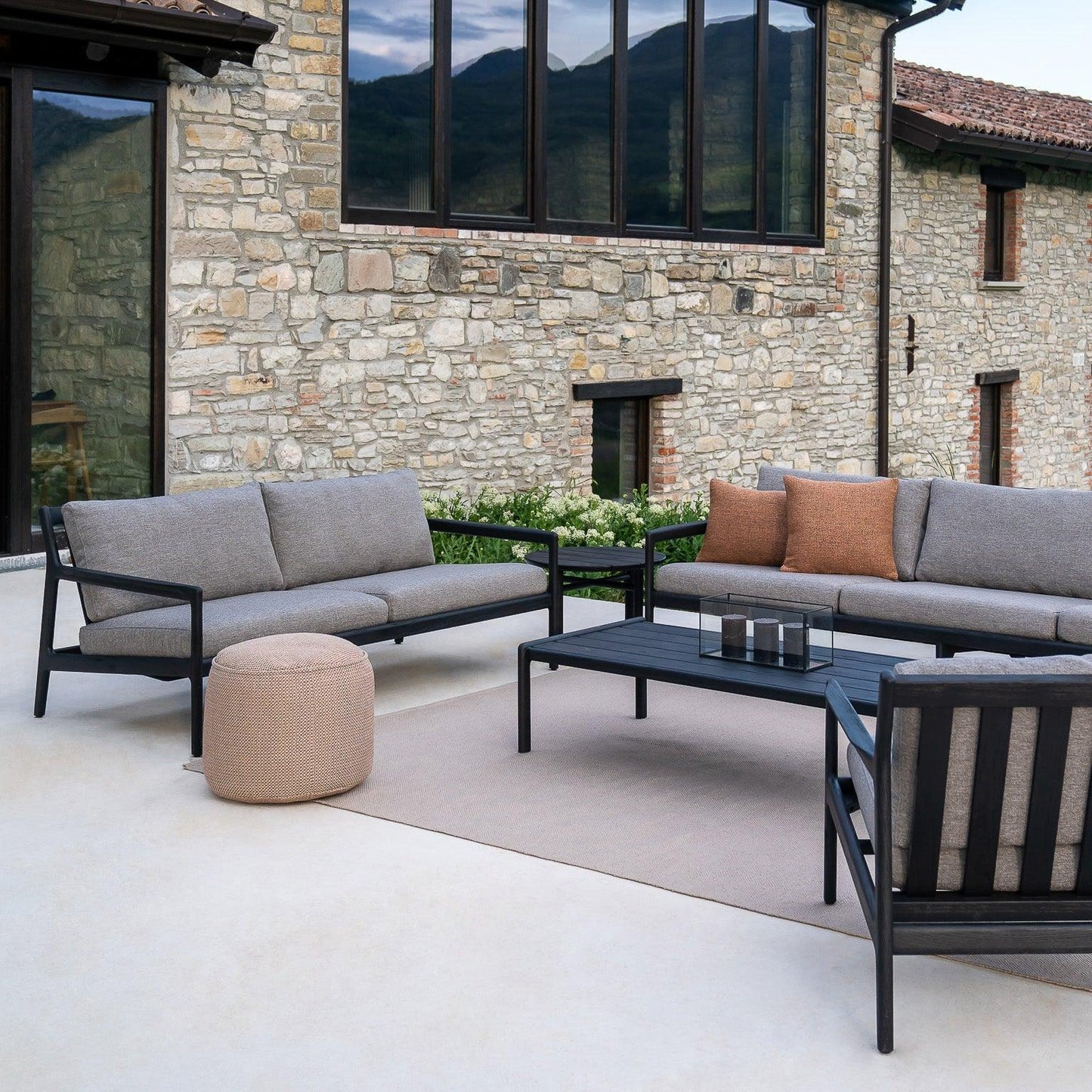 Jack outdoor coffee table