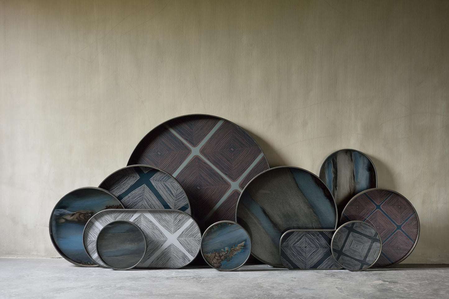 Large Tray Round Coffee Table Set