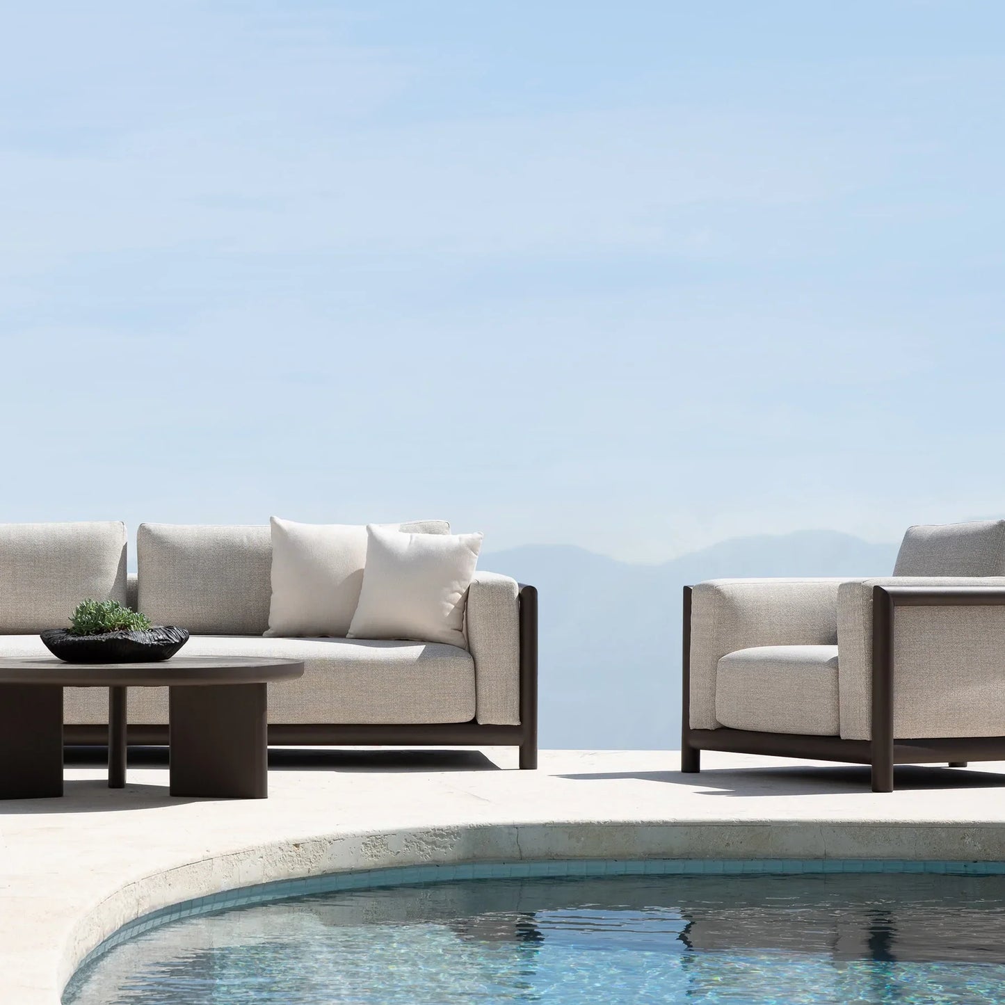 MOAB LOUNGE CHAIR