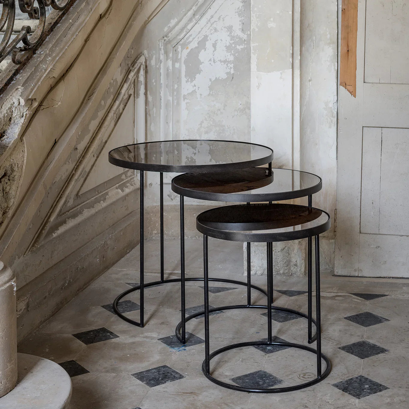 Nesting side table (Set of 2)