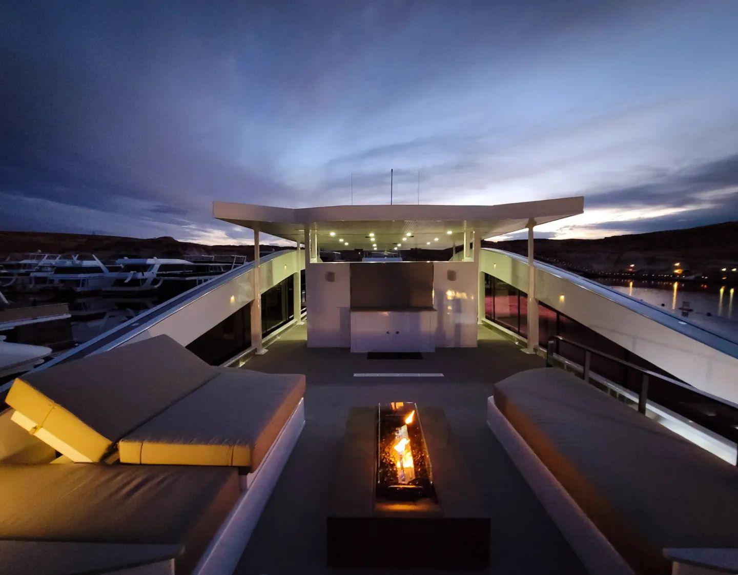 WHARF 65 FIRE PIT TABLE