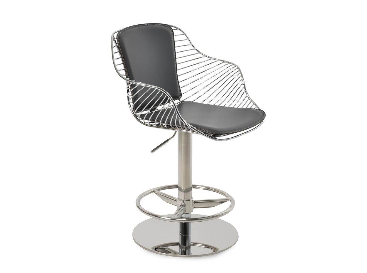 Sgabello con braccioli e pistone Zebra di SohoConcept